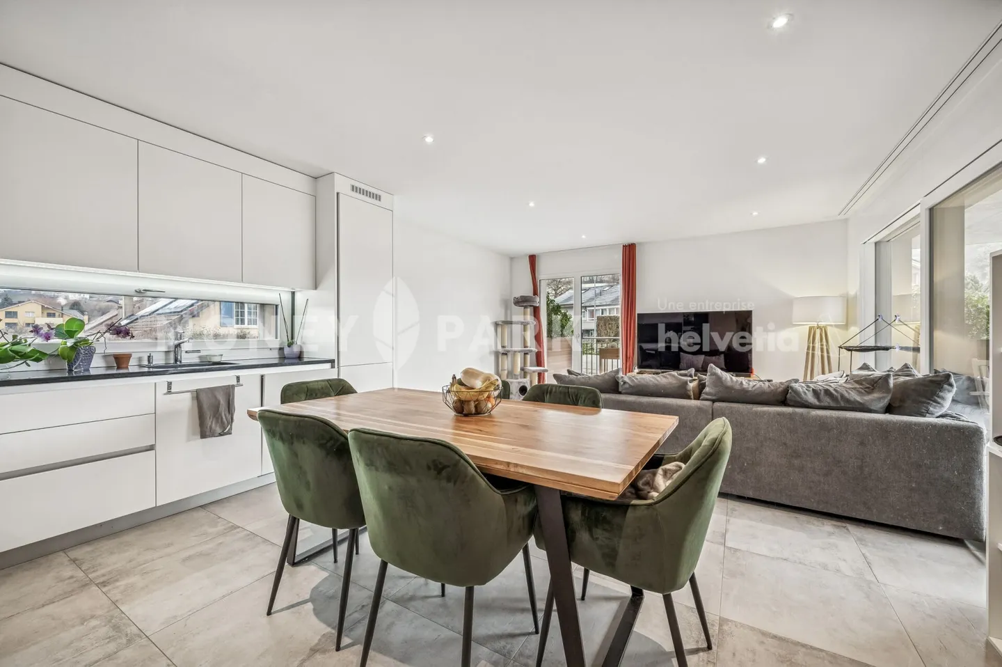 Appartement moderne avec terrasse - Photo 2 sur 14