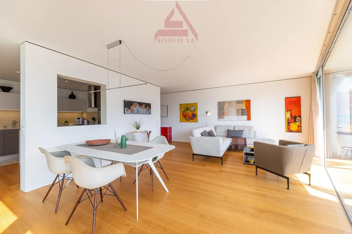 Modern and bright apartment in Muralto - Photo 2 of 10