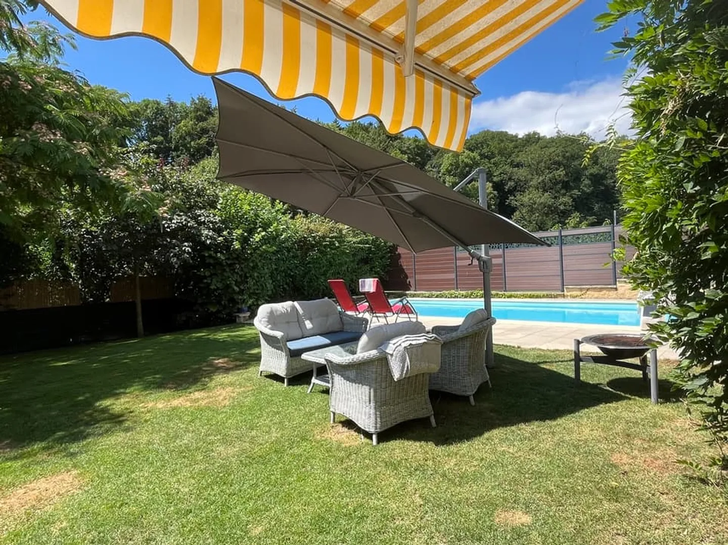 This magnificent villa with pool is for sale - Photo 7 of 7