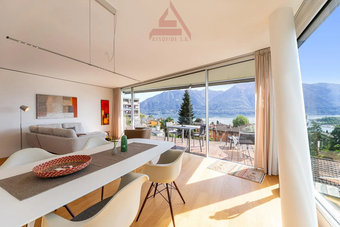 Modern and bright apartment in Muralto - Photo 3 of 10