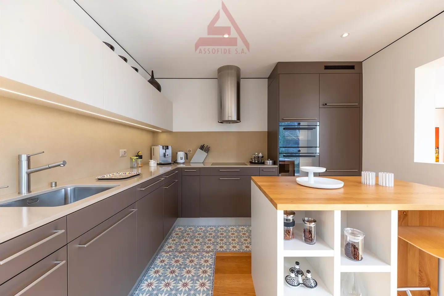 Modern and bright apartment in Muralto - Photo 4 of 10