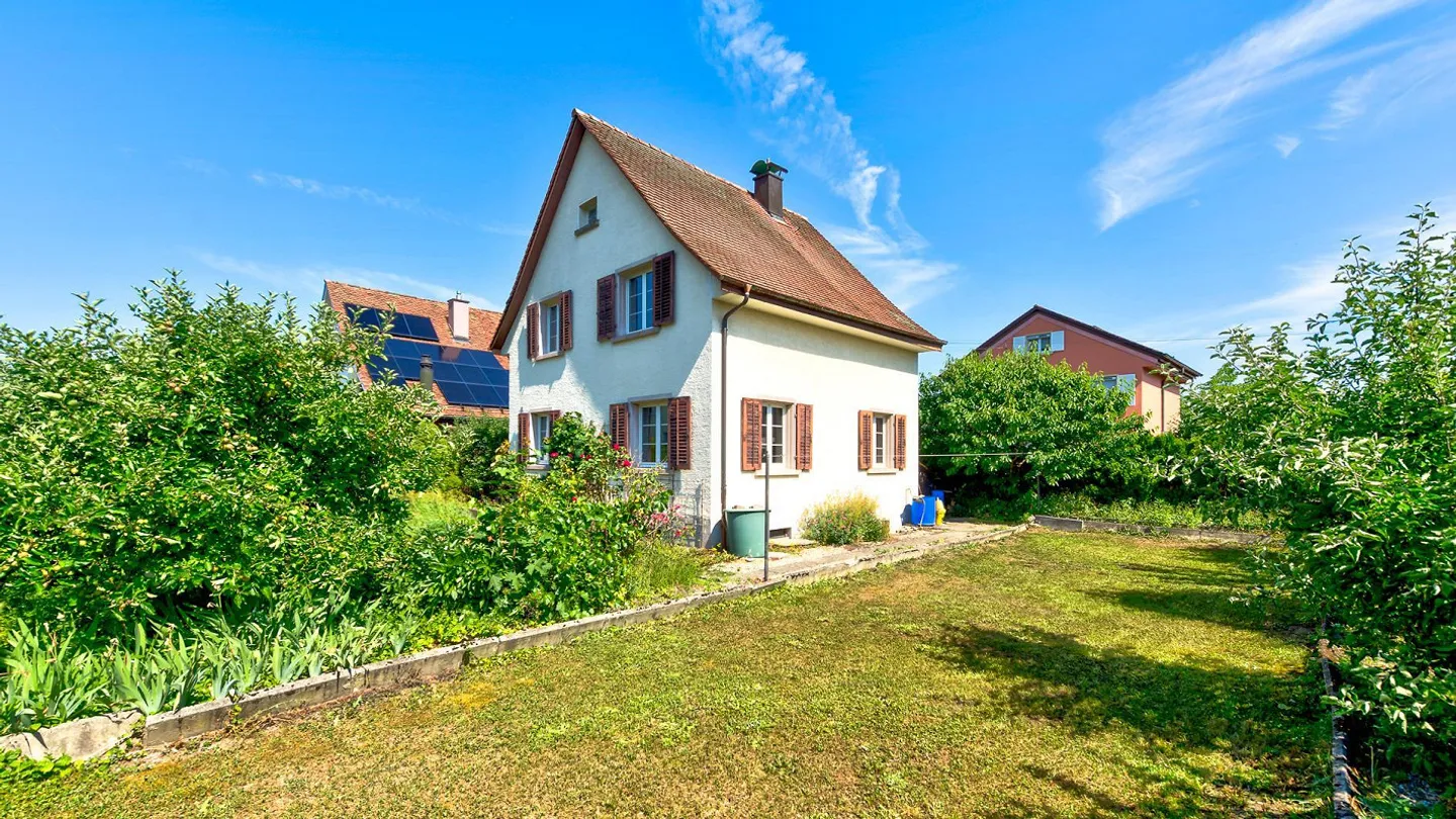 Sanierungsbedürftiges Einfamilienhaus an sehr guter Lage - Foto 2 von 5