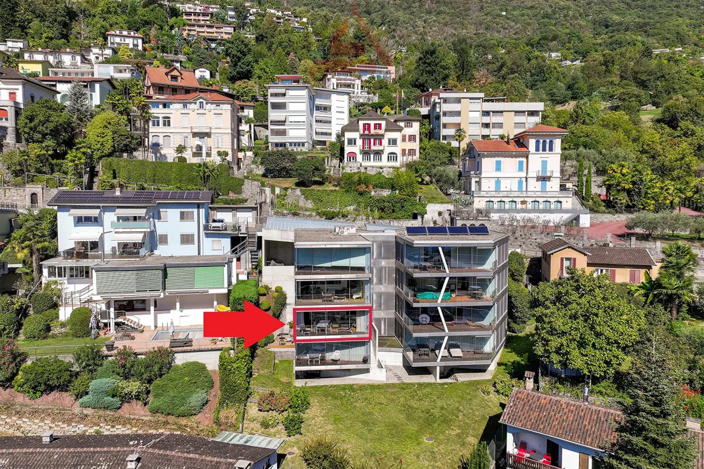 Modern and bright apartment in Muralto - Photo 10 of 10