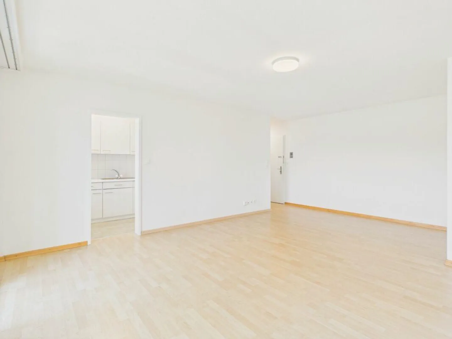 Cozy apartment directly at Uzwil train station - Photo 3 of 10