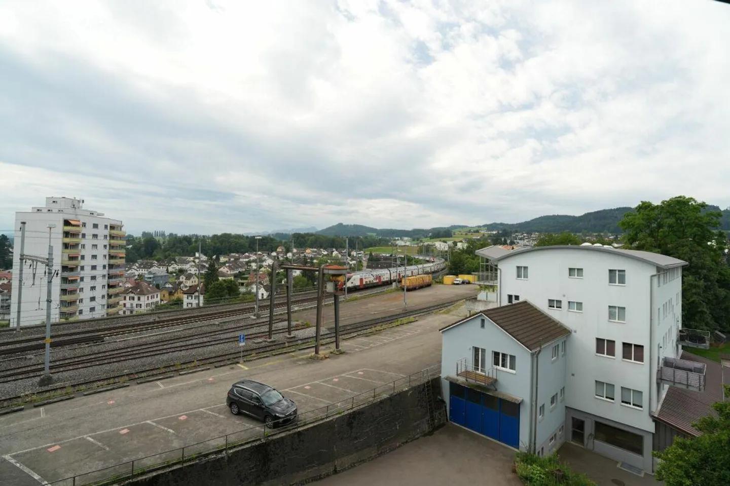 Cozy apartment directly at Uzwil train station - Photo 8 of 10