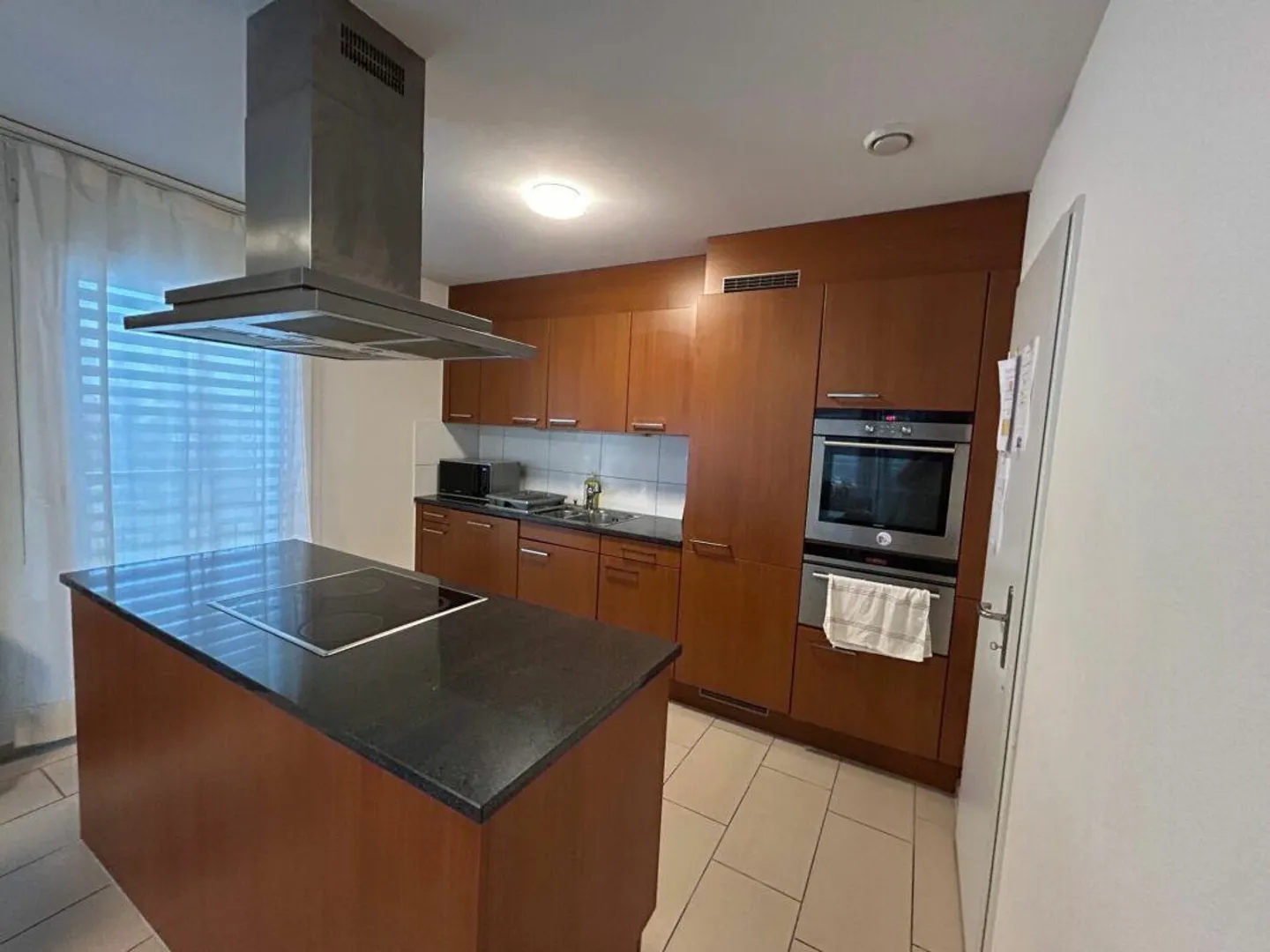 Moderne 4.5 Zimmerwohnung mit Loggia - Foto 2 von 7