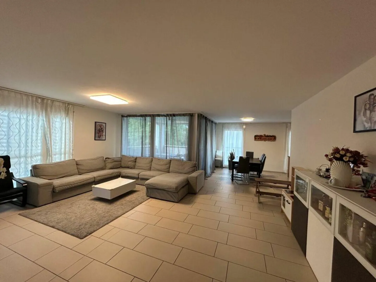 Moderne 4.5 Zimmerwohnung mit Loggia - Foto 3 von 7