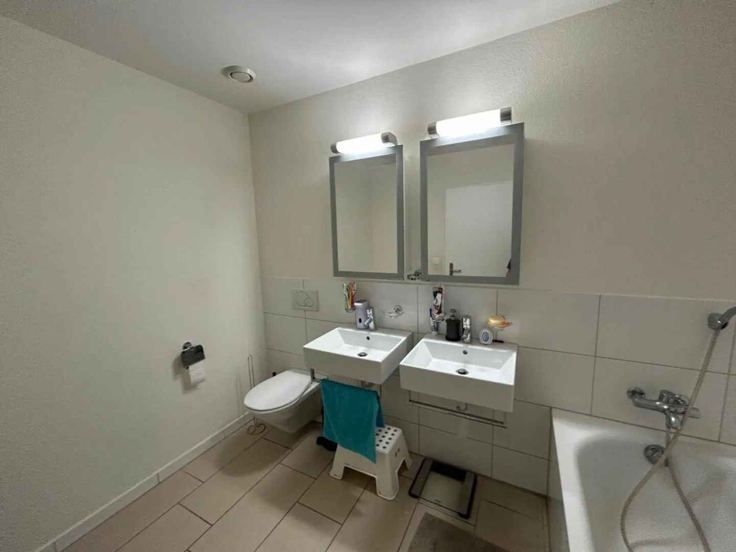 Moderne 4.5 Zimmerwohnung mit Loggia - Foto 5 von 7