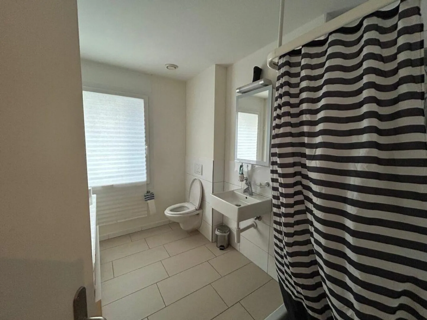 Moderne 4.5 Zimmerwohnung mit Loggia - Foto 6 von 7