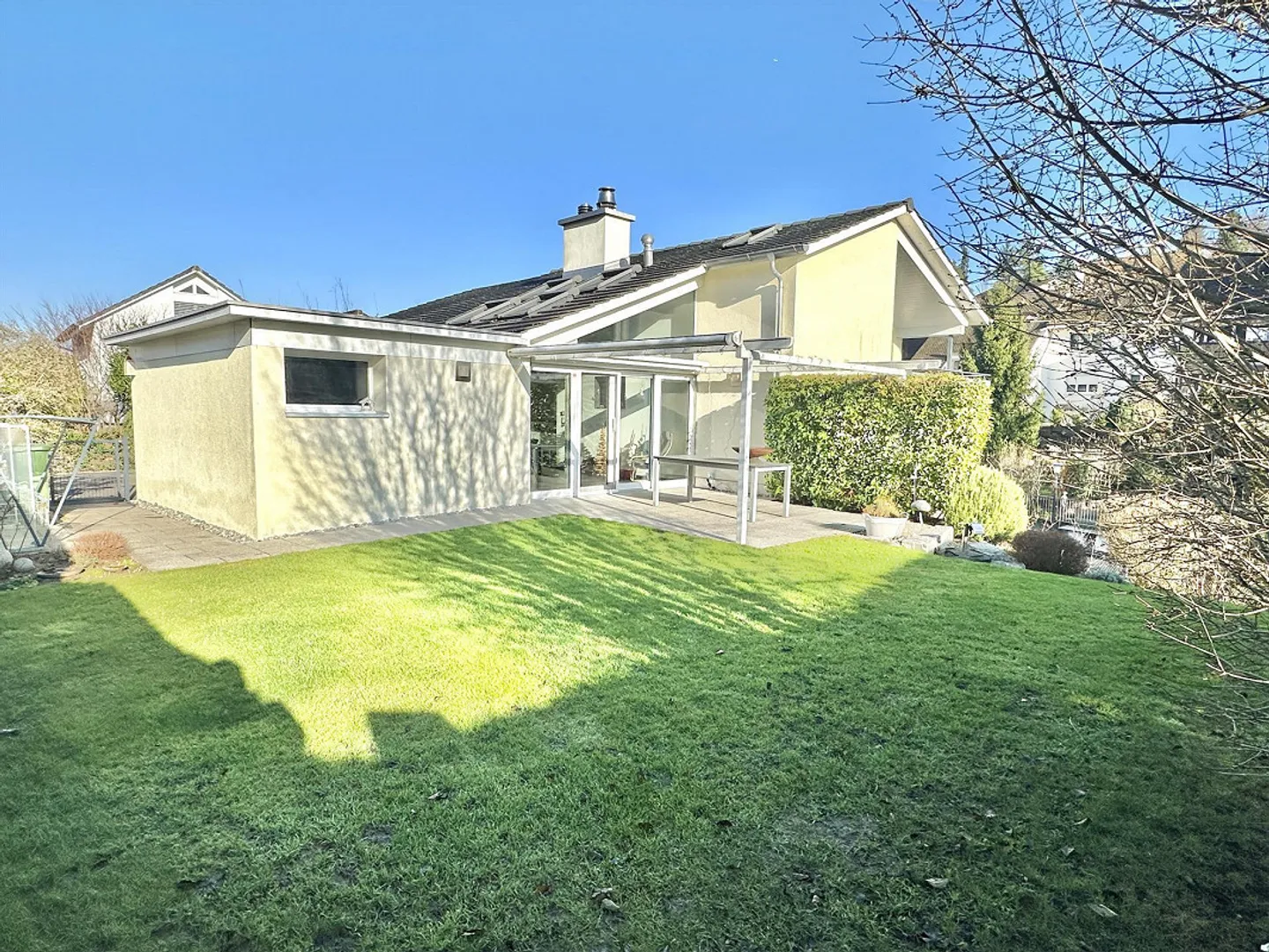 Muttenz: Villa indipendente - 6.5 stanze su un terreno da sogno in una posizione tranquilla - Foto 13 di 14