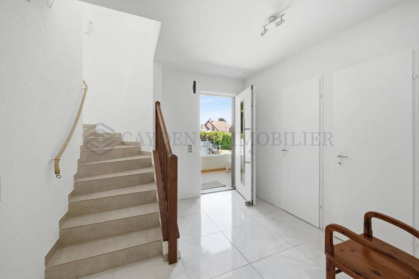 Renovated semi-detached villa with independent studio in a preferred residential area in Commugny - Photo 3 of 11