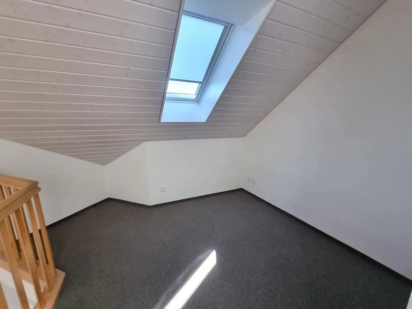 Top moderne Dachwohnung mit Galeriezimmer - Im Herzen von Flawil - Foto 8 von 11