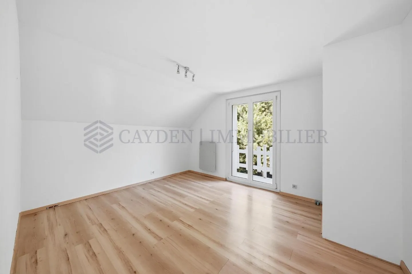 Renovated semi-detached villa with independent studio in a preferred residential area in Commugny - Photo 4 of 11