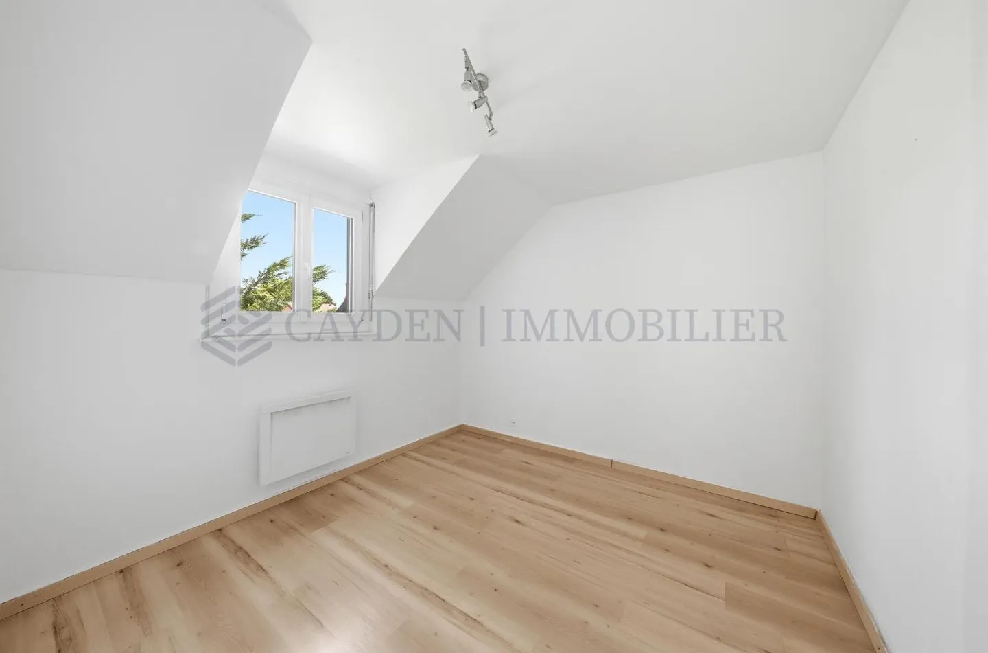 Renovated semi-detached villa with independent studio in a preferred residential area in Commugny - Photo 8 of 11