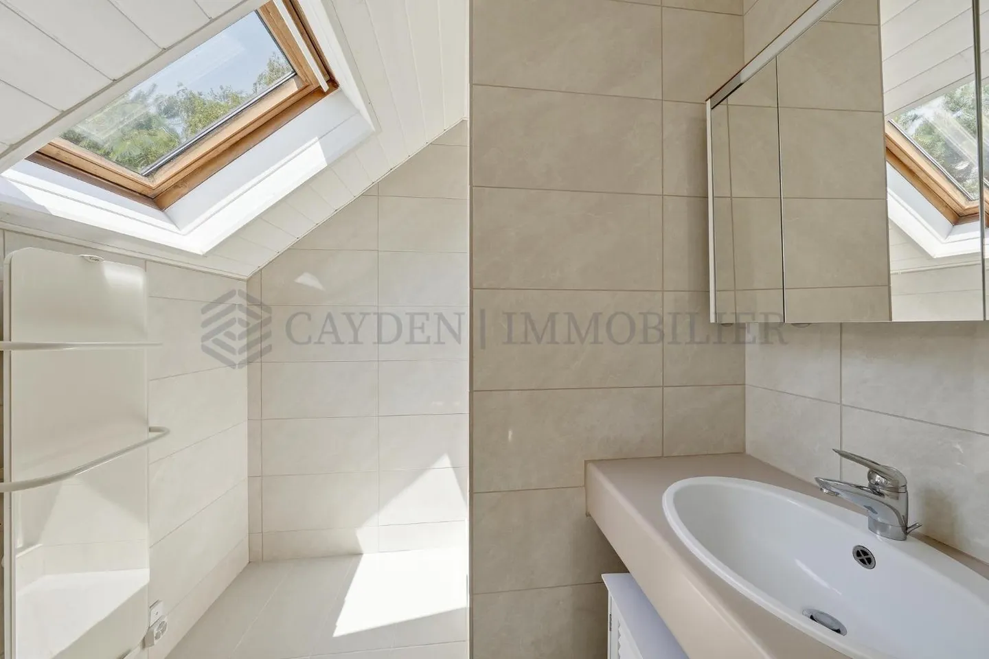 Renovated semi-detached villa with independent studio in a preferred residential area in Commugny - Photo 10 of 11