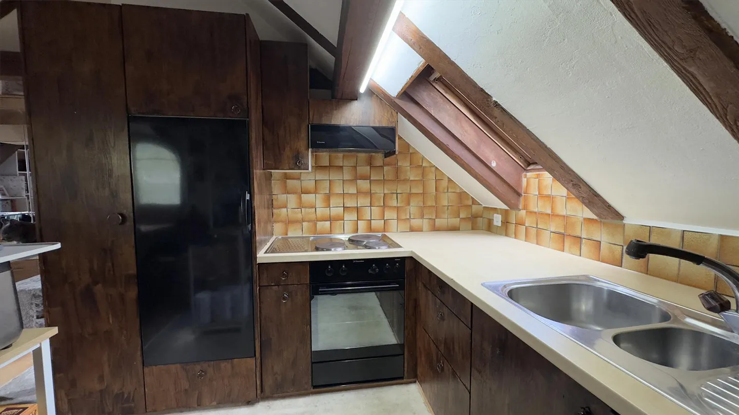 2 Room Attic Apartment - Photo 3 of 7