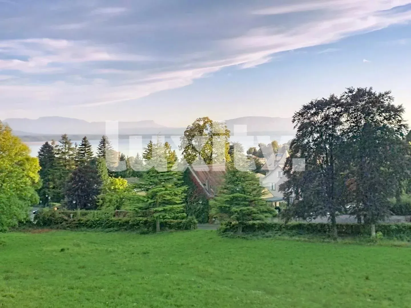 Außergewöhnliches denkmalgeschütztes Anwesen - Seeblick und landschaftsgestalteter Garten - Foto 2 von 6