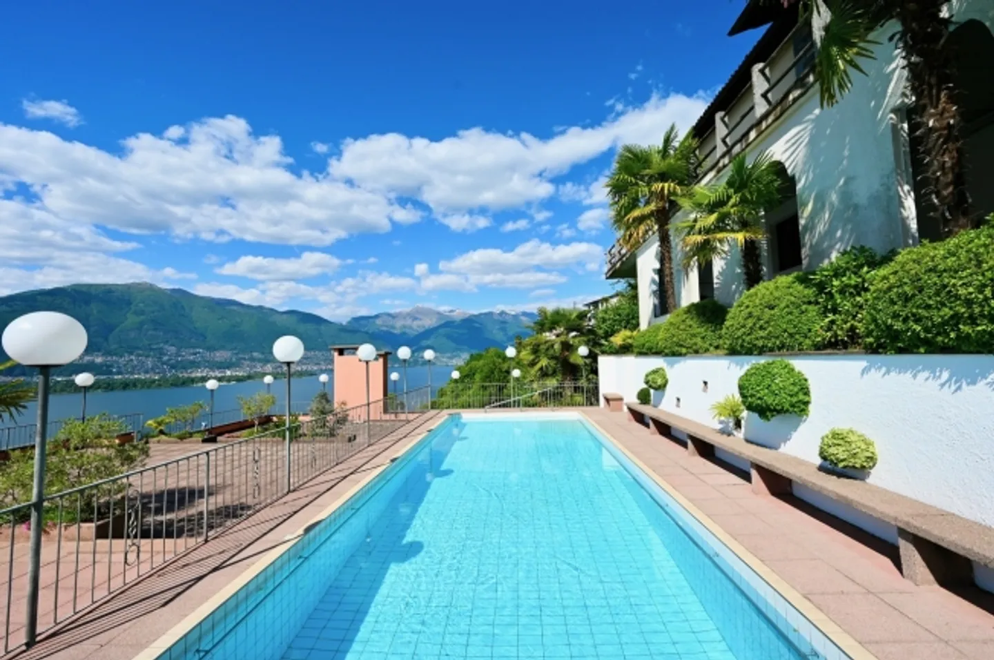 Charming holiday apartment with rooftop pool - Photo 1 of 14