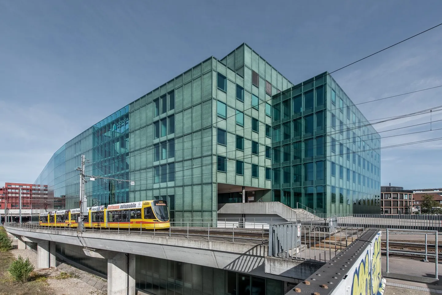 Attraktive Büroflächen mit spektakulärer Terrasse direkt am Bahnhof Basel SBB! - Foto 2 von 13