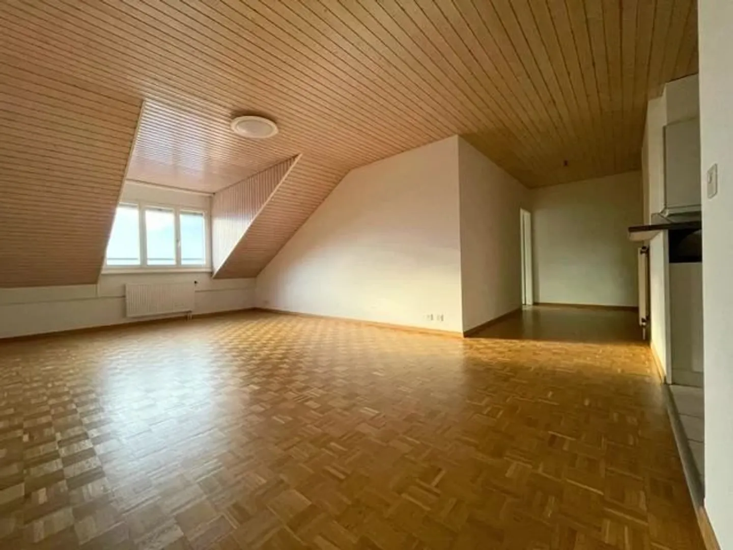 Appartement de quatre pièces au 3ème étage / PREMIÈRE LOCATION PROPOSÉE - Photo 2 sur 10
