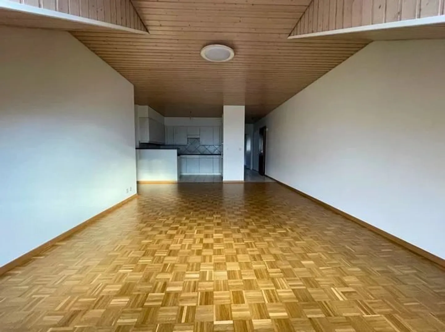 Appartement de quatre pièces au 3ème étage / PREMIÈRE LOCATION PROPOSÉE - Photo 3 sur 10