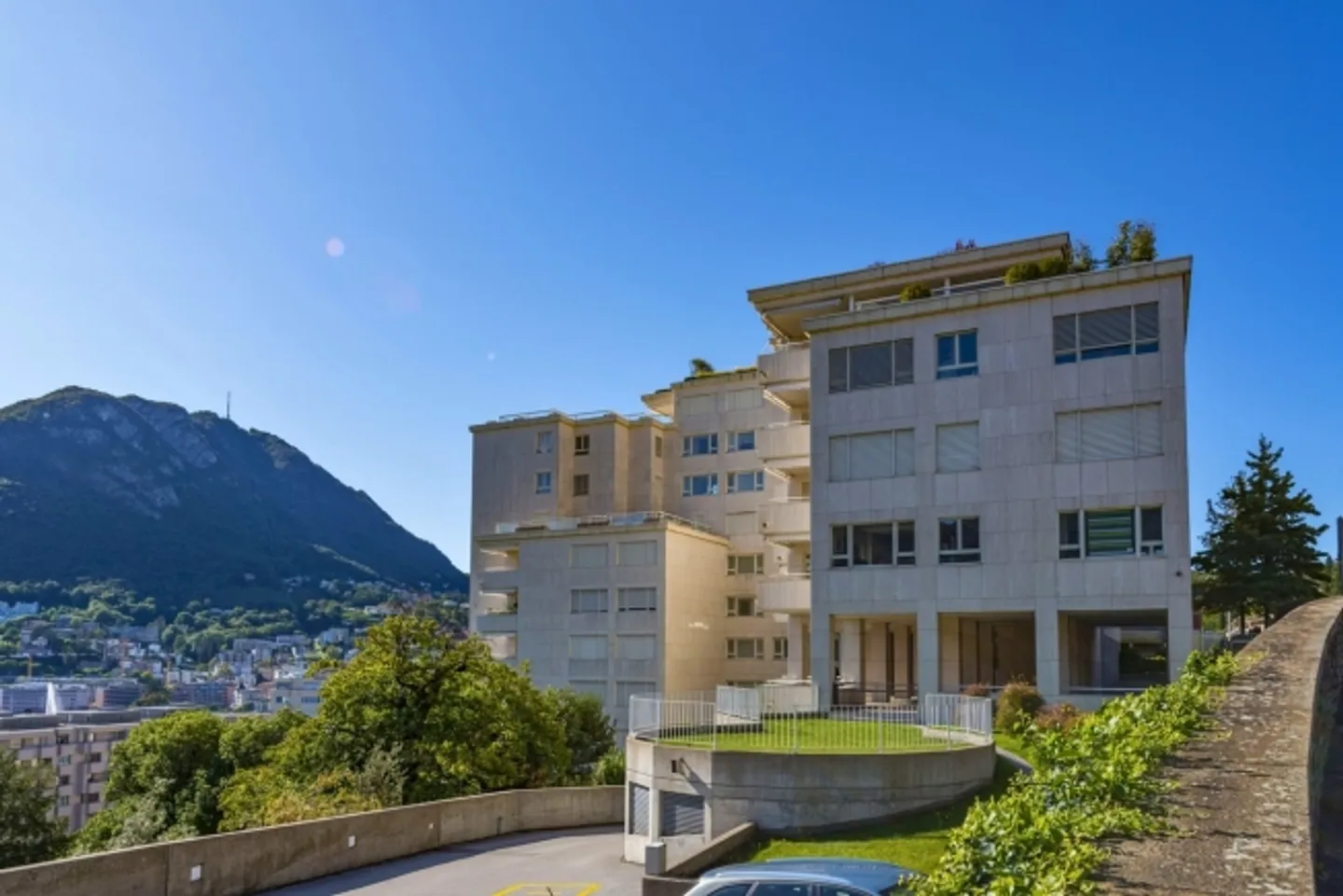 Majestic Residence 4.5-Room Apartment in Strategic Location - Photo 4 of 10