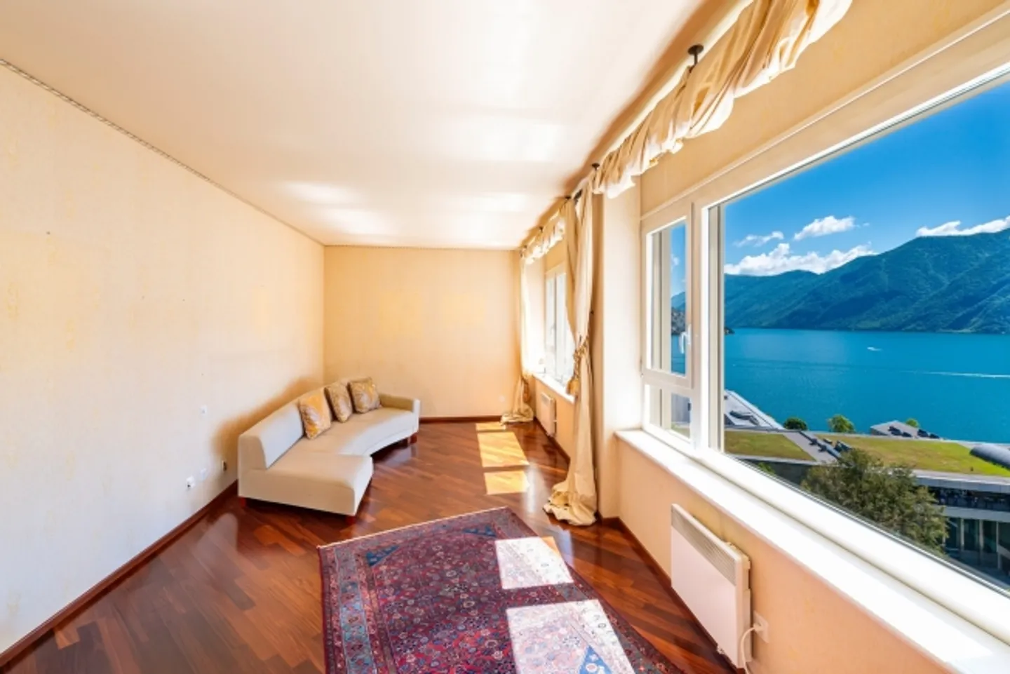 Majestic Residence 4.5-Room Apartment in Strategic Location - Photo 8 of 10