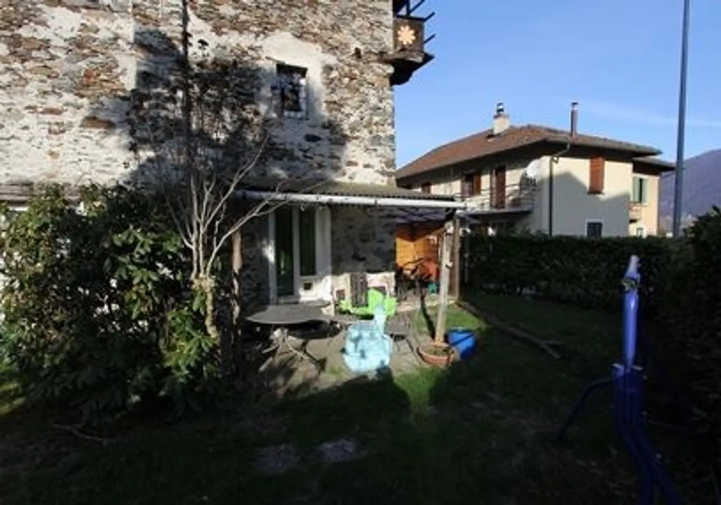 Sezione di casa di villaggio con giardino e vista - Foto 8 di 12