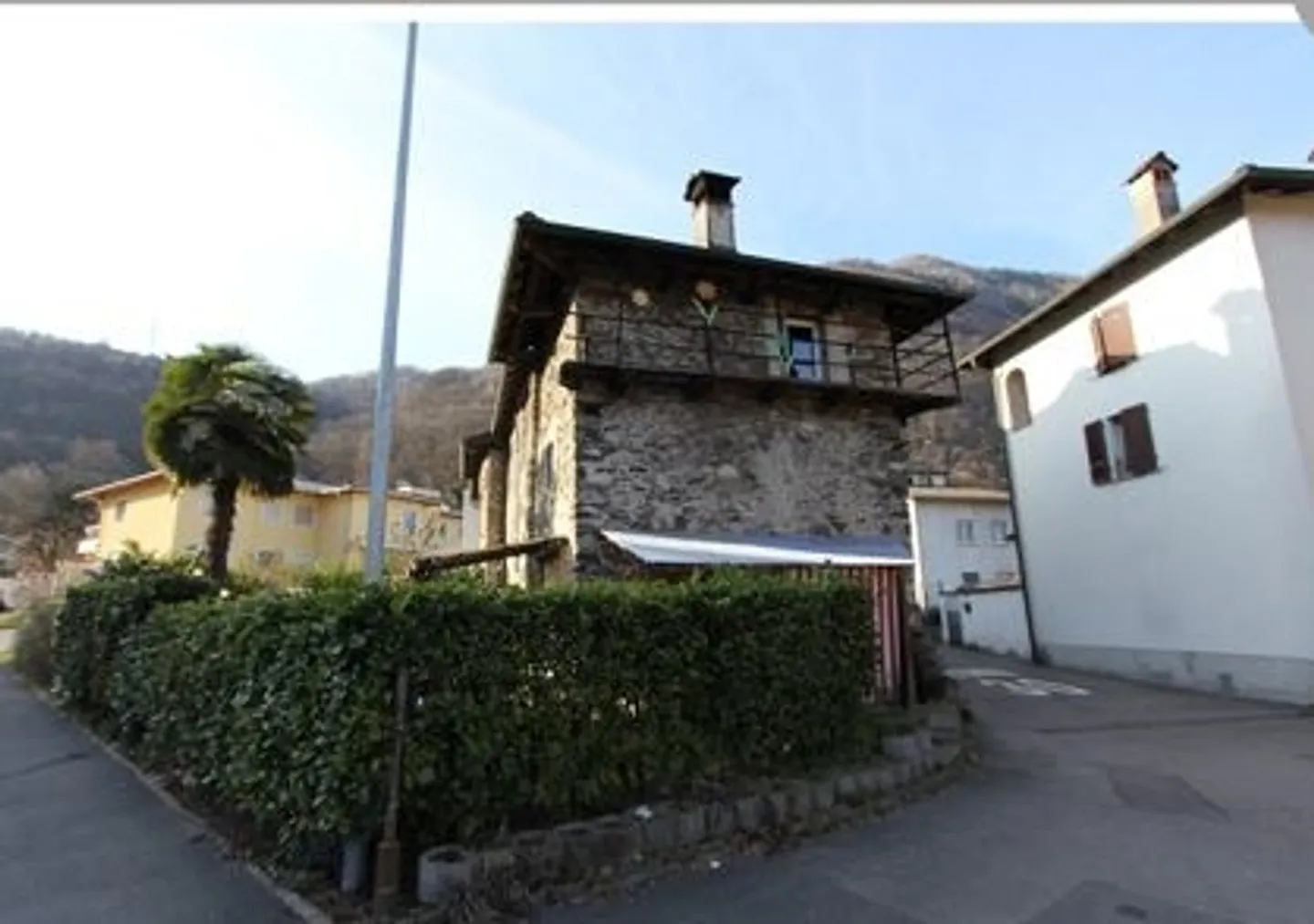 Sezione di casa di villaggio con giardino e vista - Foto 9 di 12