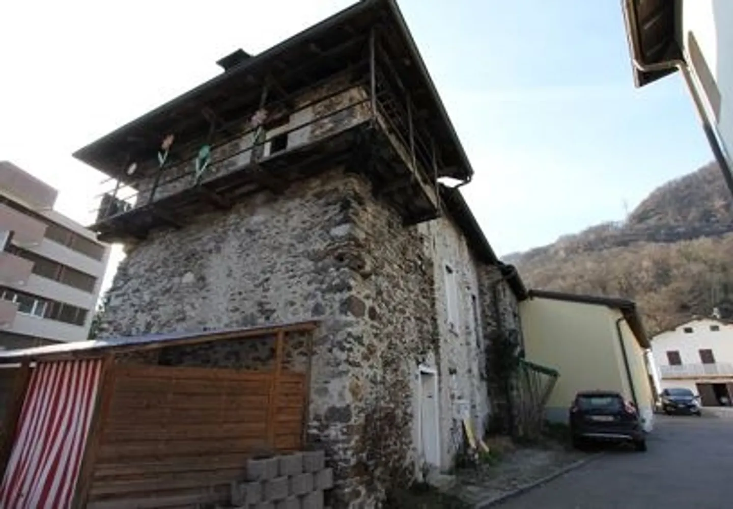 Sezione di casa di villaggio con giardino e vista - Foto 10 di 12