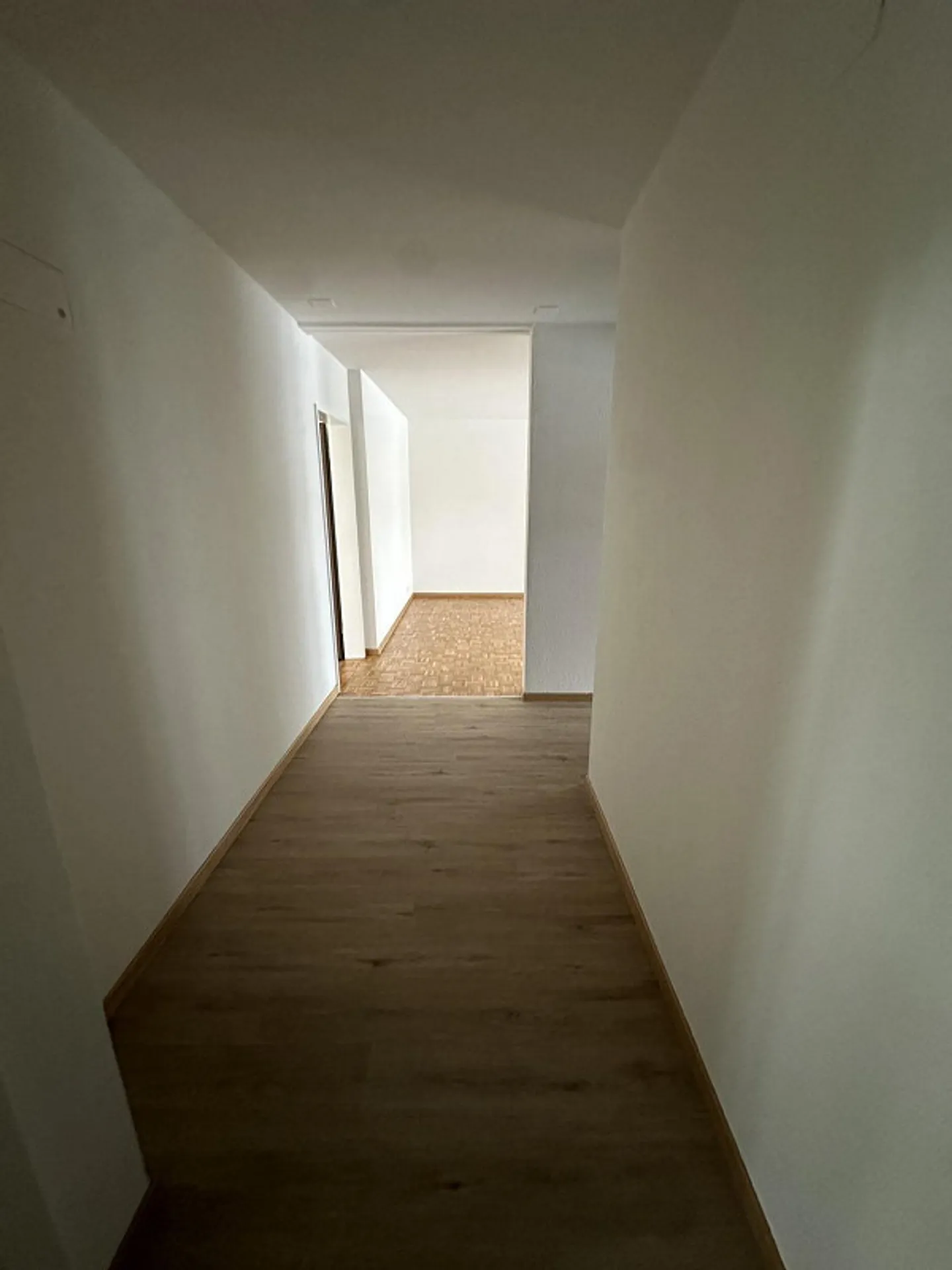 Appartamento 2.5 locali al 3° piano a sinistra con grande balcone - Foto 5 di 9