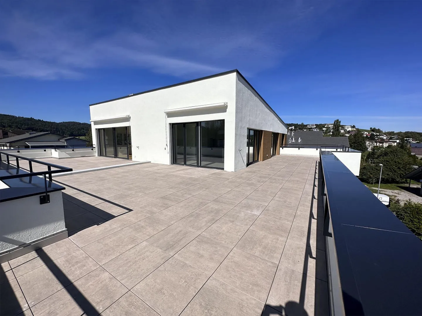 Vivere moderno sopra i tetti – Attico con terrazza di 96 m² - Foto 2 di 6