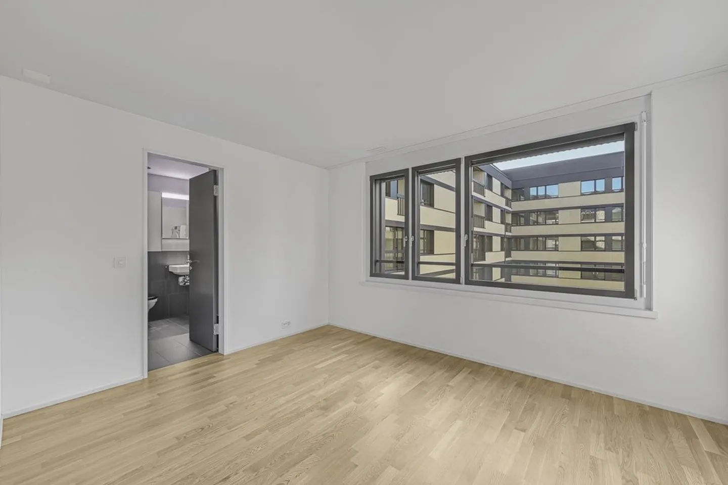 Stylish Apartment in Schlieren - Photo 5 of 11