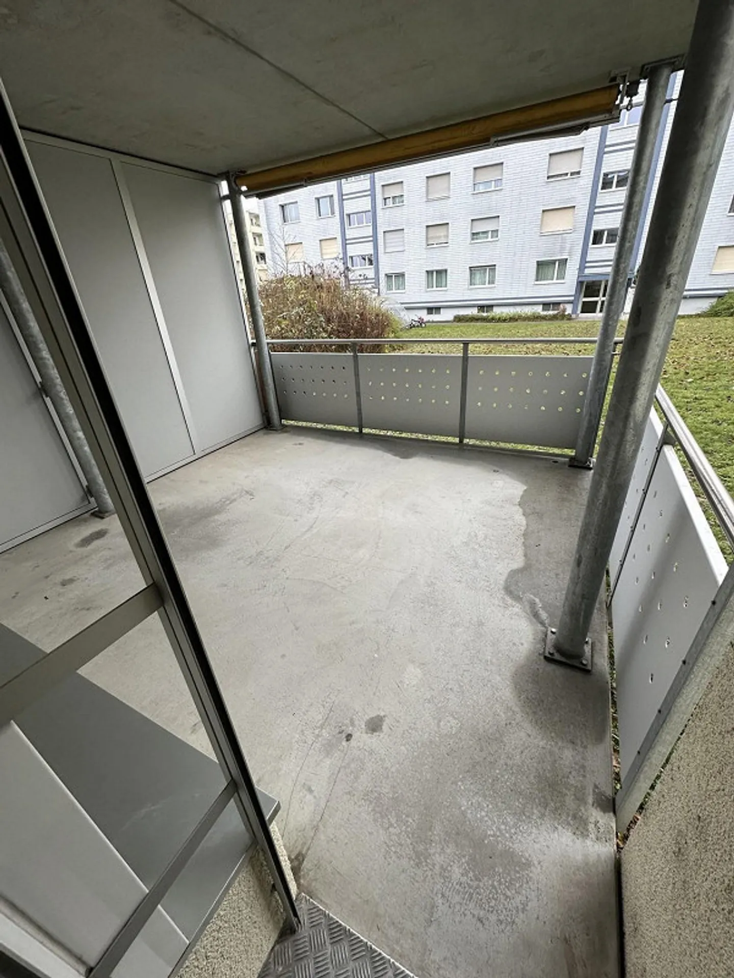 Appartamento 2.5 locali al 3° piano a sinistra con grande balcone - Foto 8 di 9