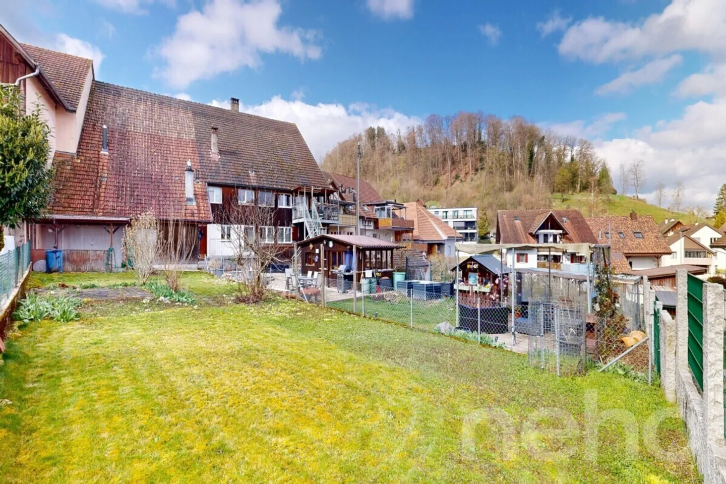 Charming and spacious 3.5-room apartment with private garden! - Photo 1 of 12