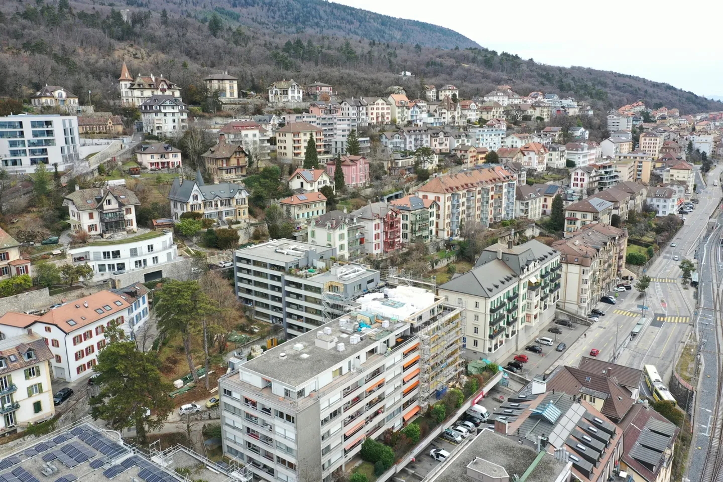 2 minutes from the train station! - Photo 2 of 2
