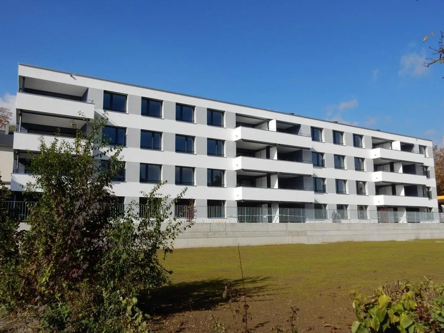 Moderne 2.5 Zimmerwohnung in Neuhausen - Photo 1 of 6
