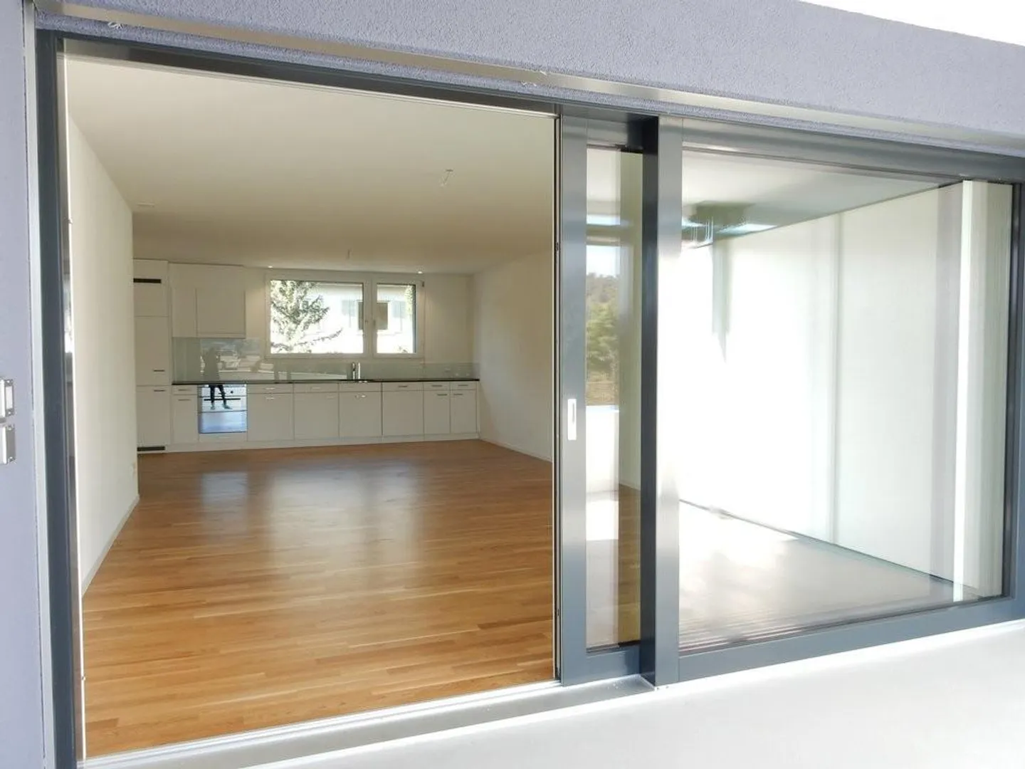 Moderne 2.5 Zimmerwohnung in Neuhausen - Photo 3 of 6