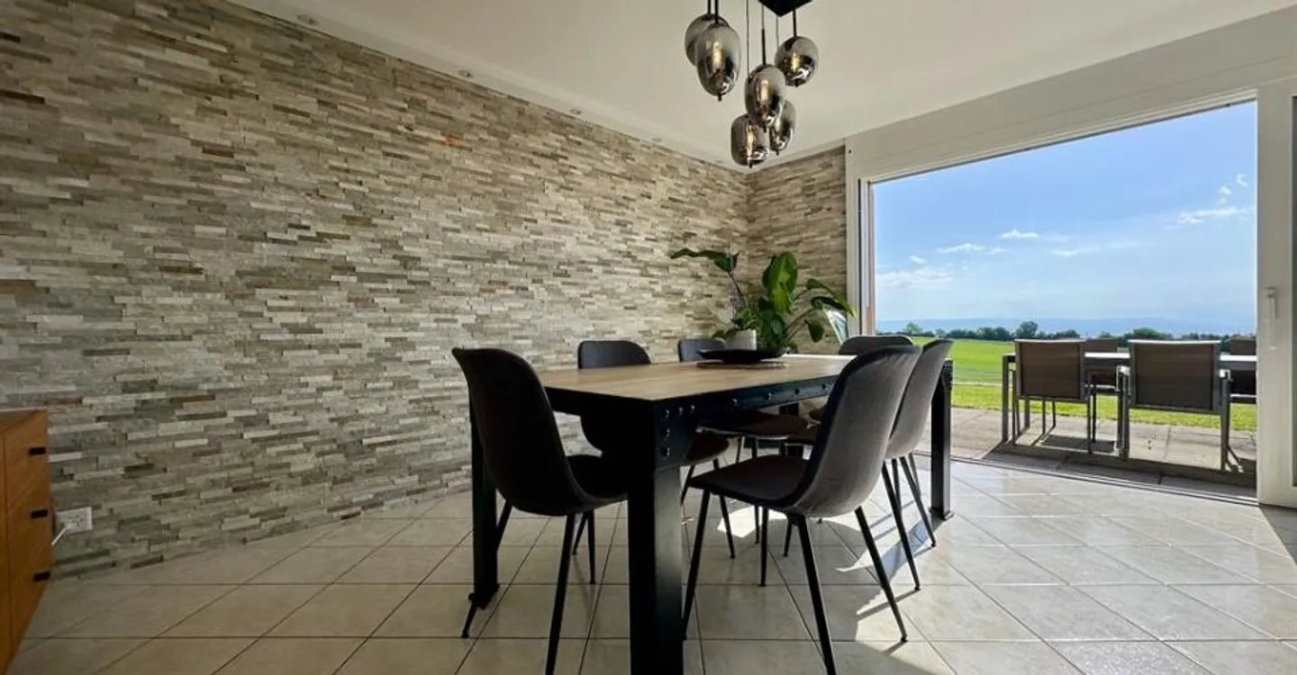 Renovated Semi-Detached Villa - Photo 6 of 10