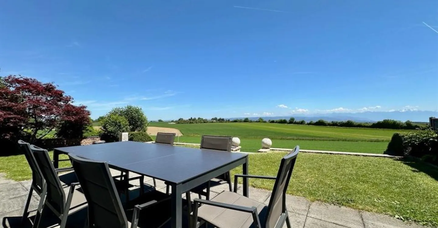 Renovated Semi-Detached Villa - Photo 2 of 10