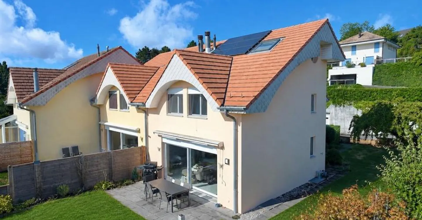 Renovated Semi-Detached Villa - Photo 3 of 10