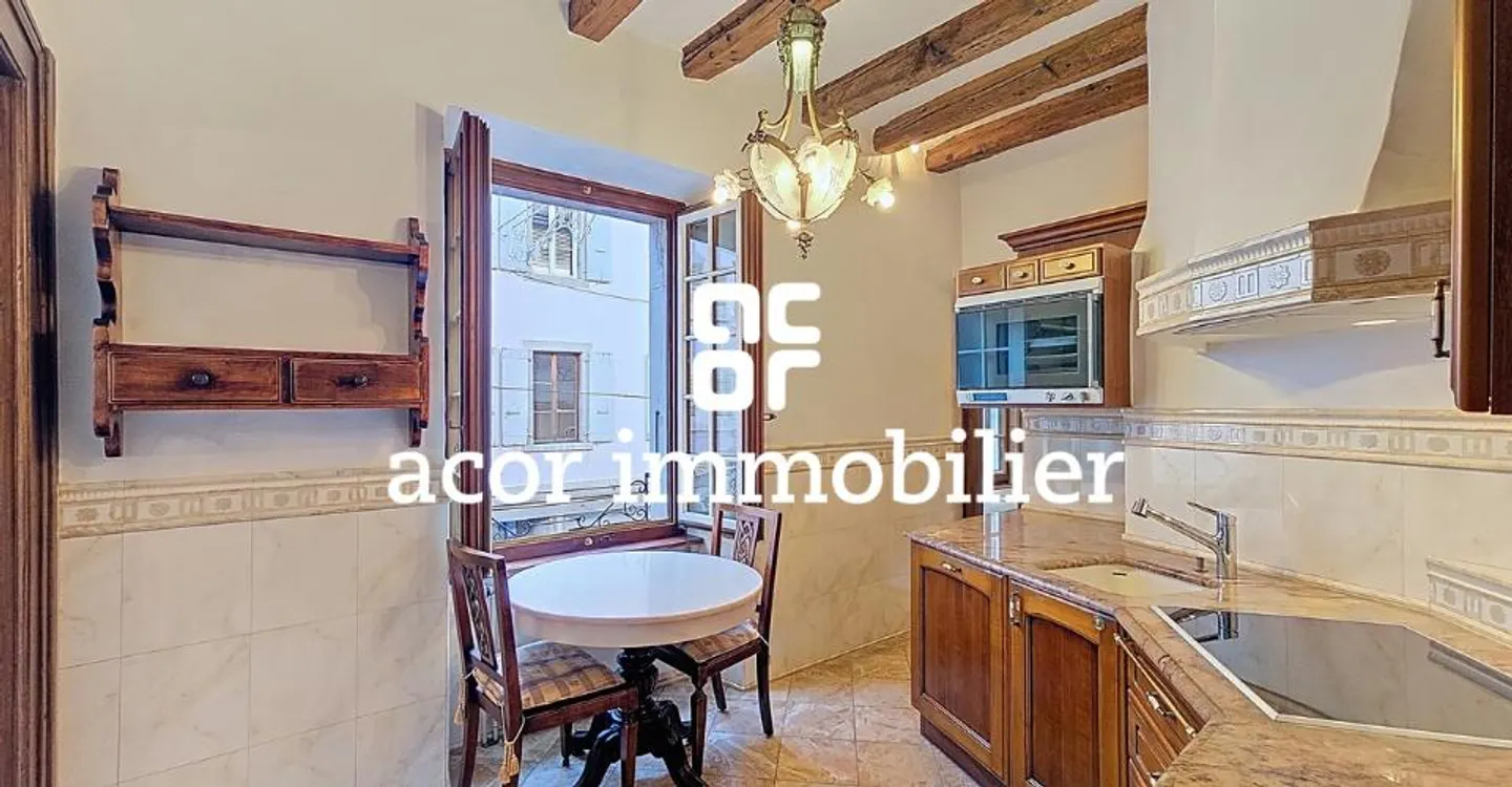Casa di prestigio con attività in posizione eccezionale - Foto 2 di 9