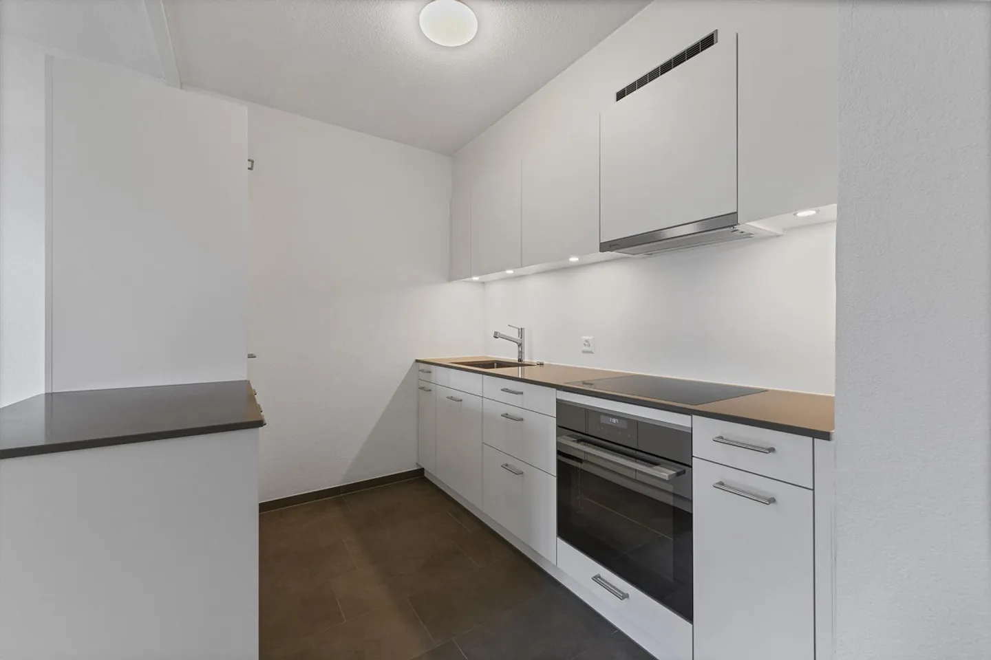 Your new home: Cozy & close to city life - Photo 4 of 7