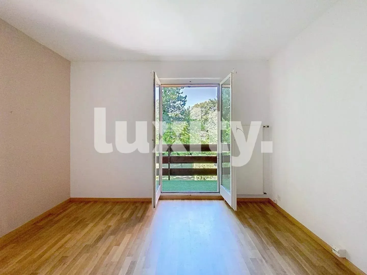 In affitto - Incantevole villa di 5.5 stanze con grande giardino a Cointrin - Foto 6 di 8