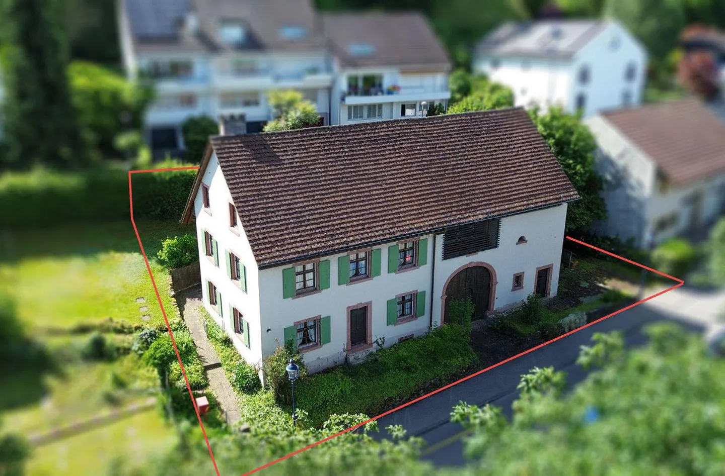 Bauernhaus mit Scheune und grossem Entwicklungspotenzial - Foto 1 von 29
