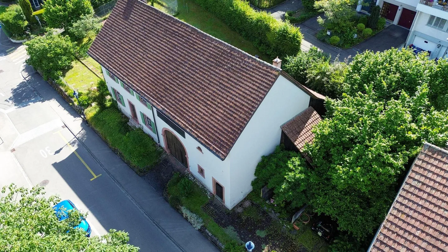 Bauernhaus mit Scheune und grossem Entwicklungspotenzial - Foto 6 von 29