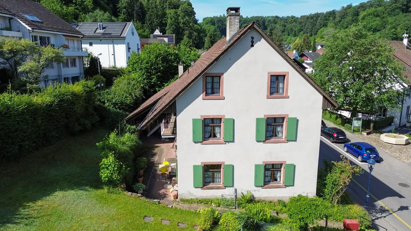 Bauernhaus mit Scheune und grossem Entwicklungspotenzial - Foto 7 von 29