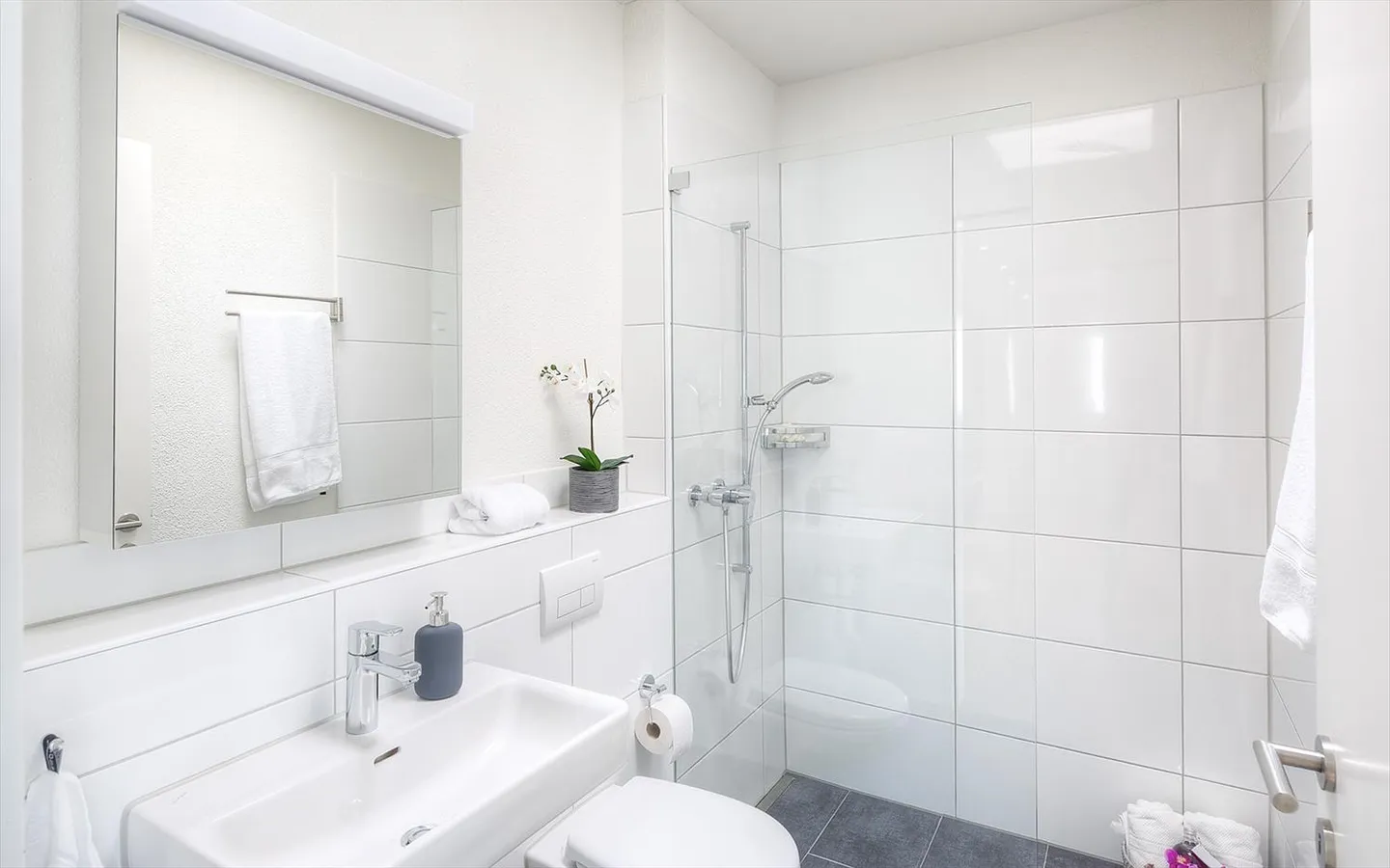 This great apartment is looking for you! - Photo 5 of 10