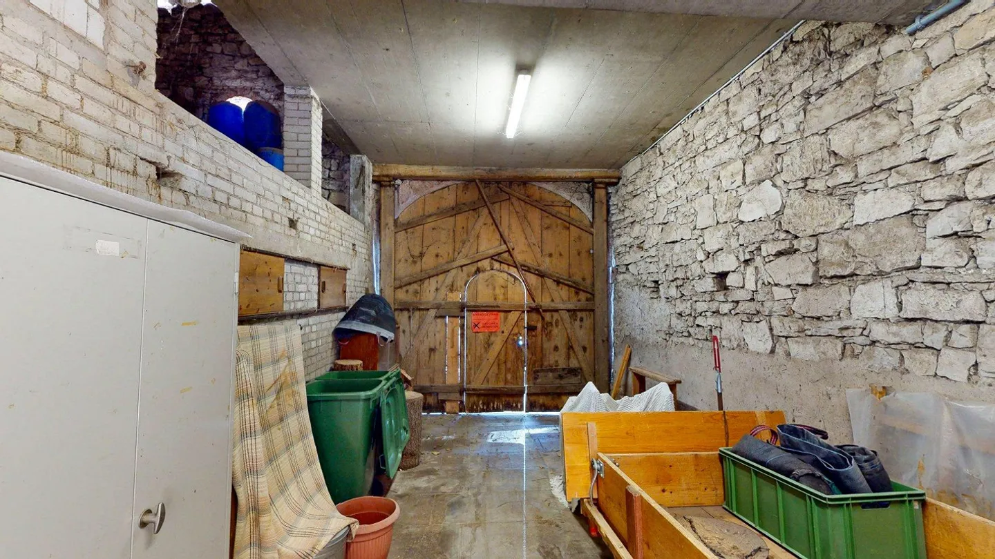 Bauernhaus mit Scheune und grossem Entwicklungspotenzial - Foto 26 von 29