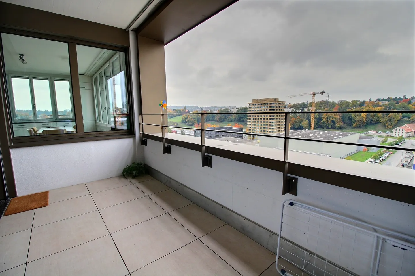 Magnificent 3.5-room apartment on the 9th floor for rent! - Photo 5 of 8